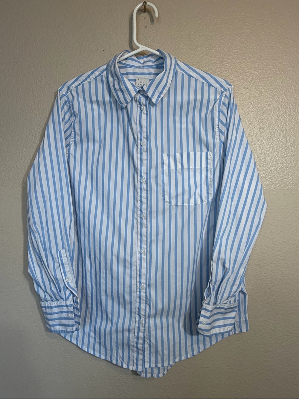 A new day women’s blue white classic button up shirt medium